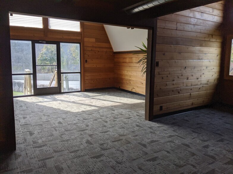More Photos Of 1580-1590 Robinhood Dr, Etters Freestanding For Lease