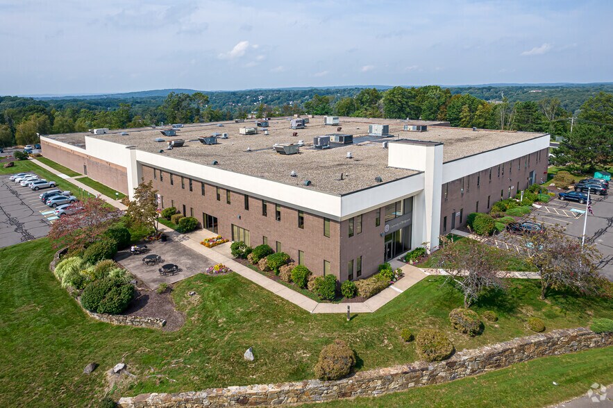 More Photos Of 84 Progress Ln, Waterbury Flex For Lease