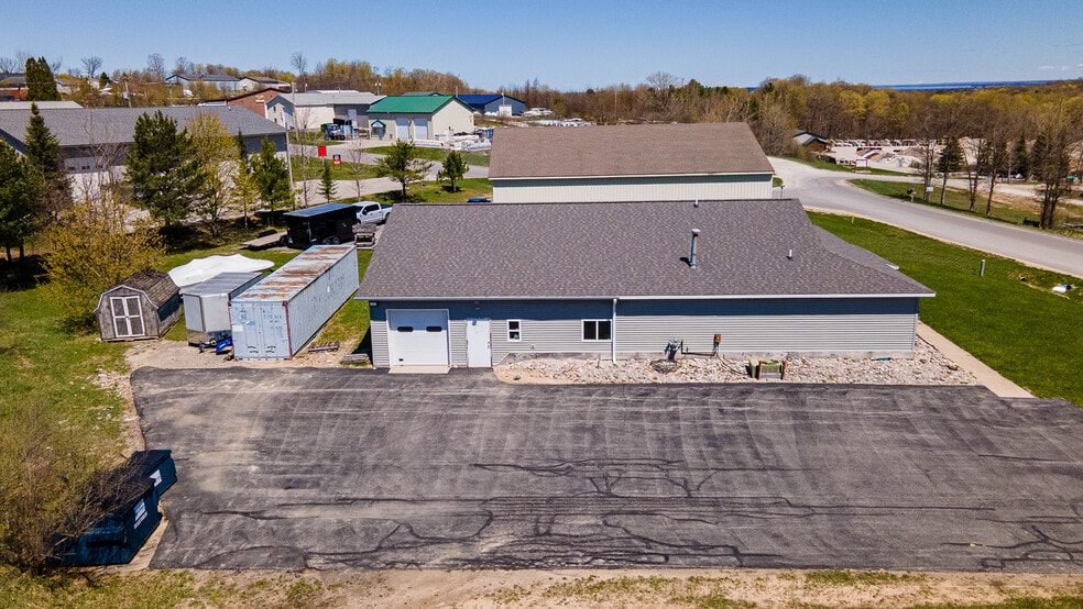 More Photos Of 571 Blue Star Ct, Traverse City Warehouse For Sale
