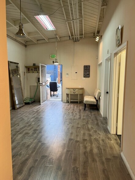 More Photos Of 1329-1333 Santee St, Los Angeles Storefront For Lease