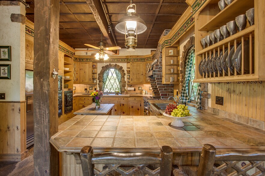 More Photos Of 315 Commercial St, Leavenworth Hotel For Sale