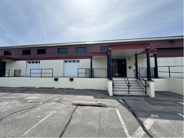 More Photos Of 5 Johnson Dr, Raritan Warehouse For Lease