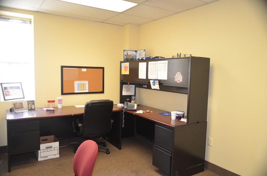 More Photos Of 125 W North St, Lima Office For Sale
