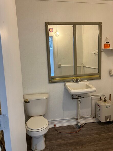 More Photos Of 2043 Highway 70 W, Dickson Unknown For Lease