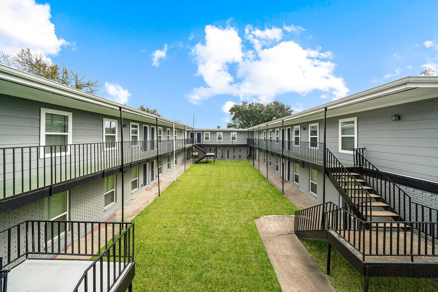 More Photos Of 6403 Sloan St, Houston Apartments For Sale