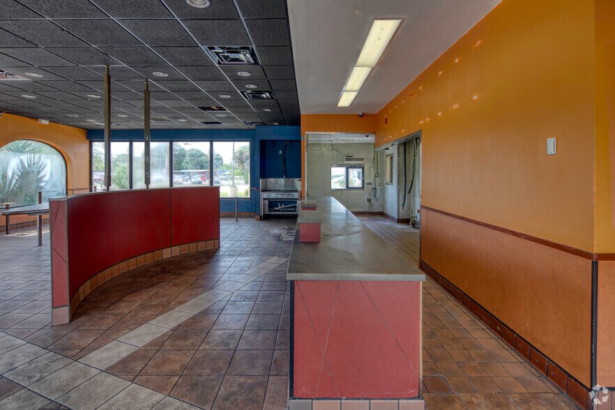 More Photos Of 1855 E Memorial Blvd, Lakeland Fast Food For Sale