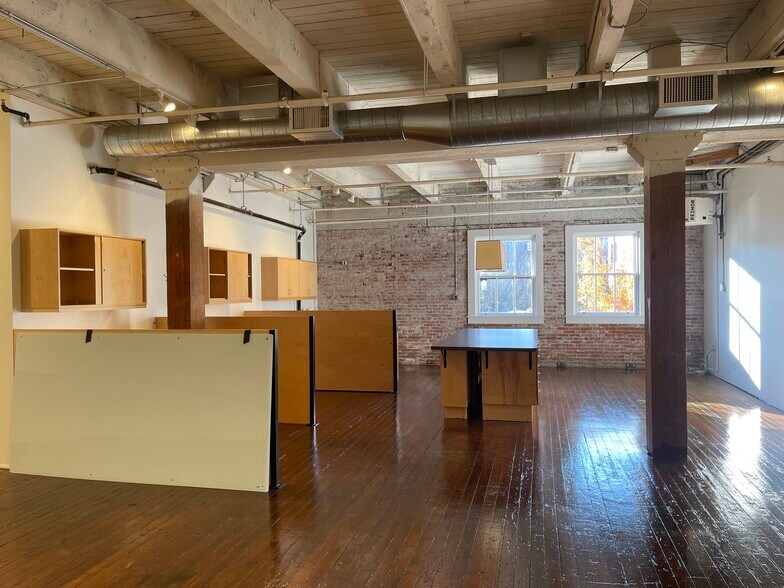 More Photos Of 1231 NW Hoyt St, Portland Loft Creative Space For Lease