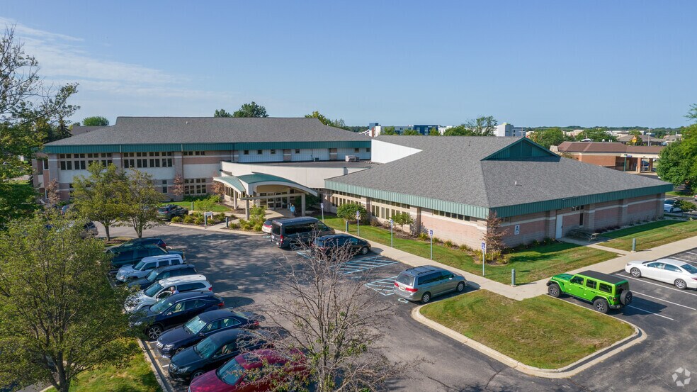 More Photos Of 3235-3299 N Wellness Dr, Holland Medical For Lease