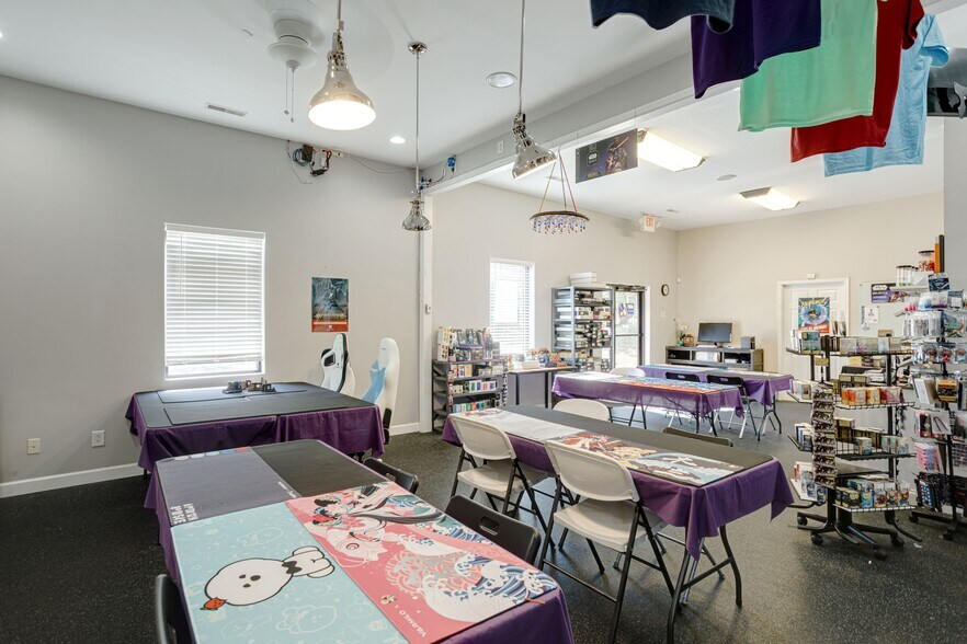 More Photos Of 7107 Juniper Rd, Fairview Showroom For Sale