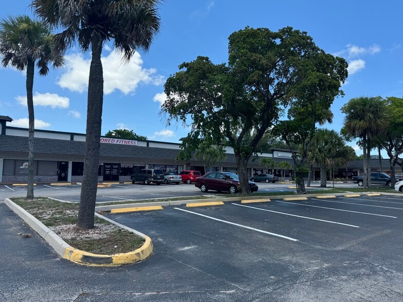 More Photos Of 7529-7575 W Oakland Park Blvd, Lauderhill Unknown For Sale