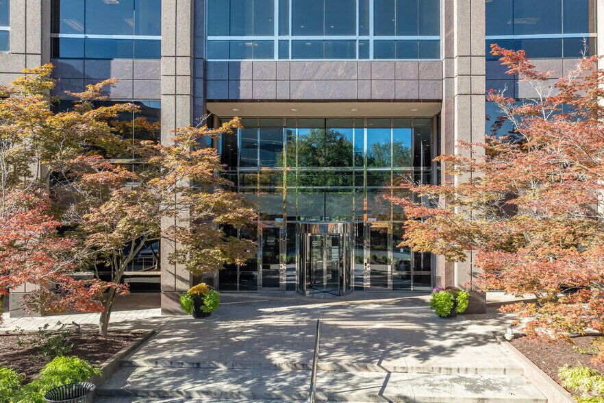 More Photos Of 6100 Oak Tree Blvd, Independence Coworking Space