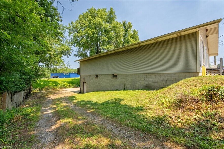 More Photos Of 3249 Coral Rd, Malvern Office For Sale