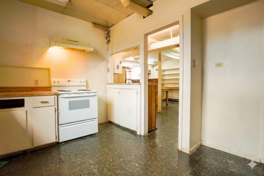 More Photos Of 705 Ulysses St, Golden Specialty For Sale