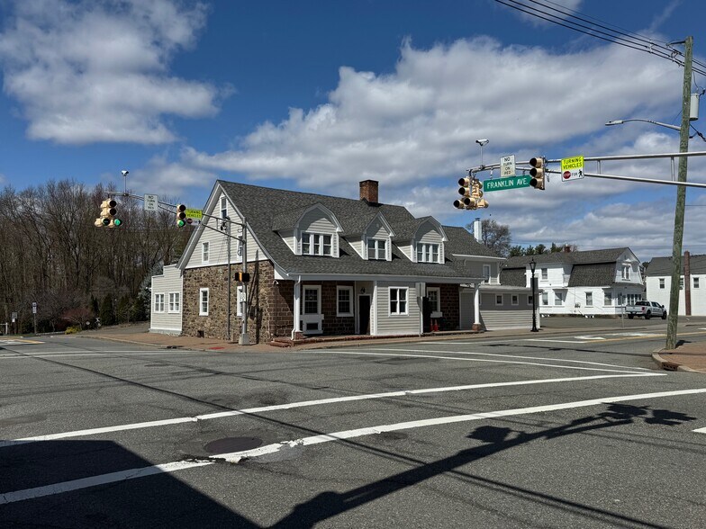More Photos Of 625 Wyckoff Ave, Wyckoff Storefront Retail Residential For Lease