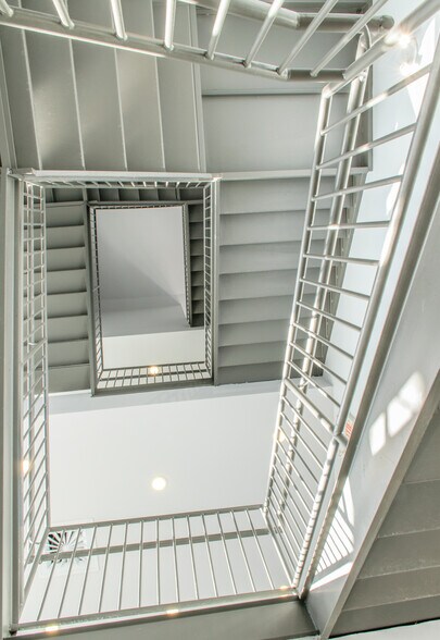 More Photos Of 145 Rue De Sherbrooke, Cowansville Office For Lease