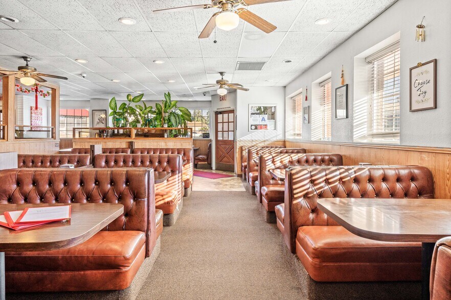 More Photos Of 116 W Ramsey St, Banning Restaurant For Sale