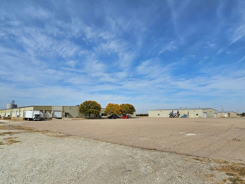 More Photos Of 1215 Oak St, La Crosse Warehouse For Sale