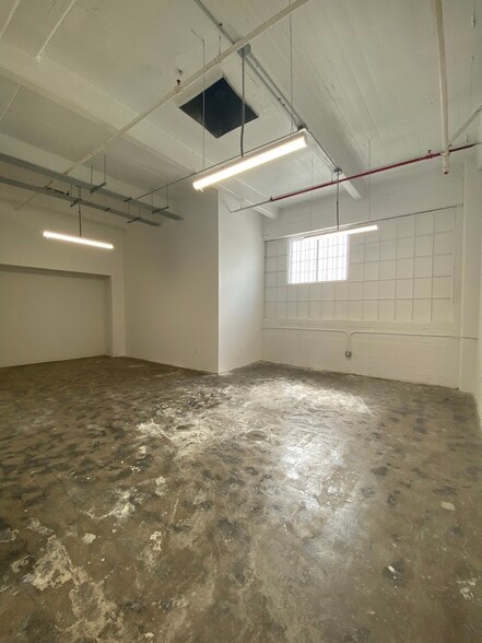 More Photos Of 901 E 31st St, Los Angeles Manufacturing For Lease