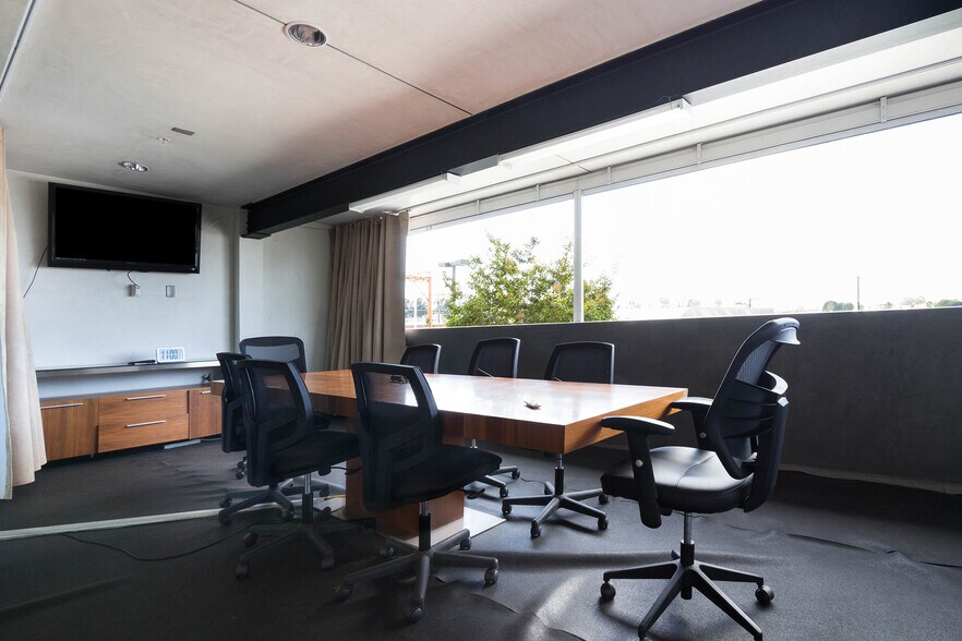 More Photos Of 215-237 California St, El Segundo Loft Creative Space For Lease