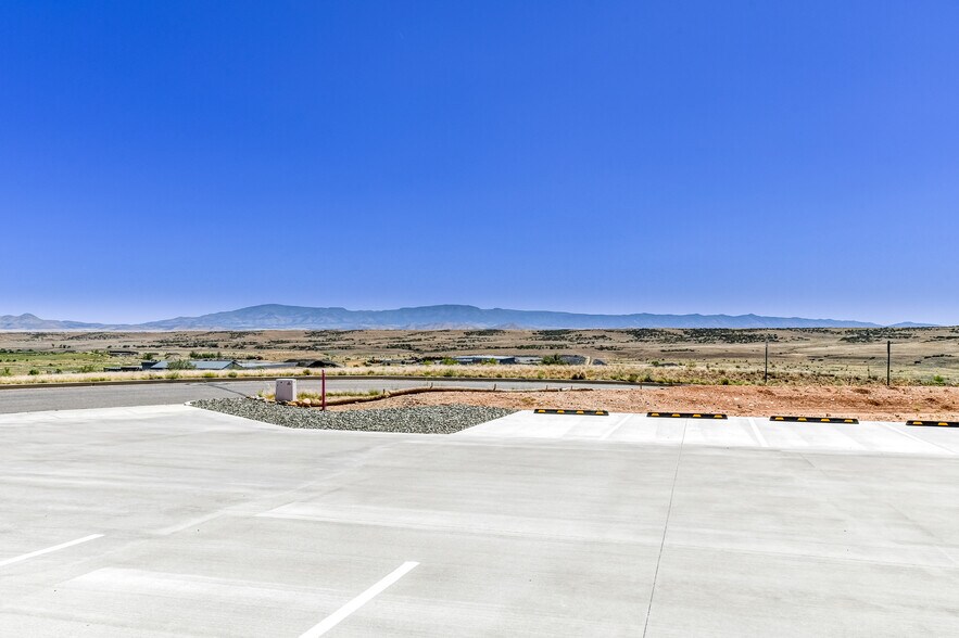 More Photos Of 6596 Inter Cal Way, Prescott Distribution For Lease