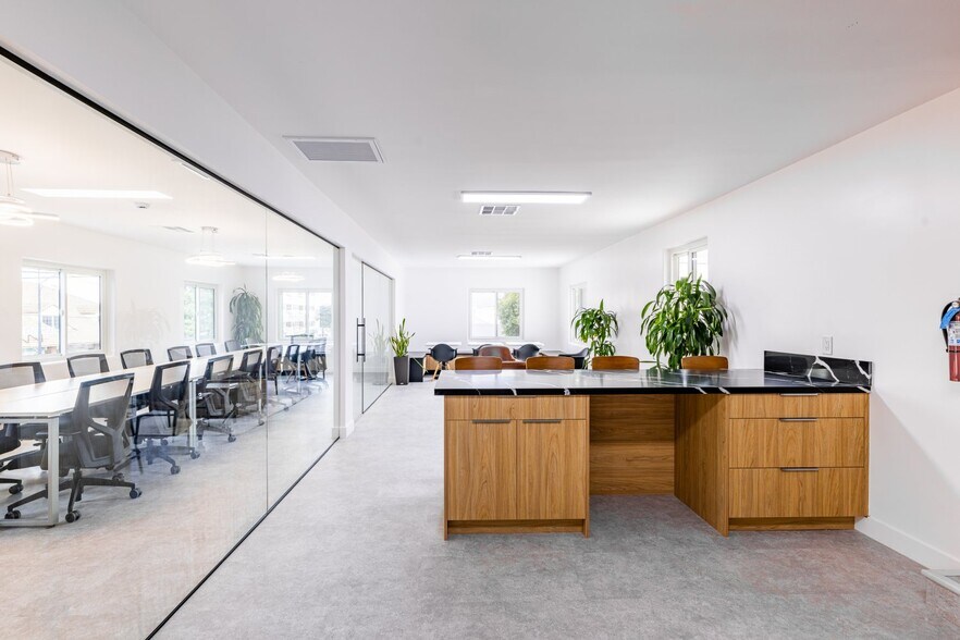 More Photos Of 203-215 N Victory Blvd, Burbank Office For Lease