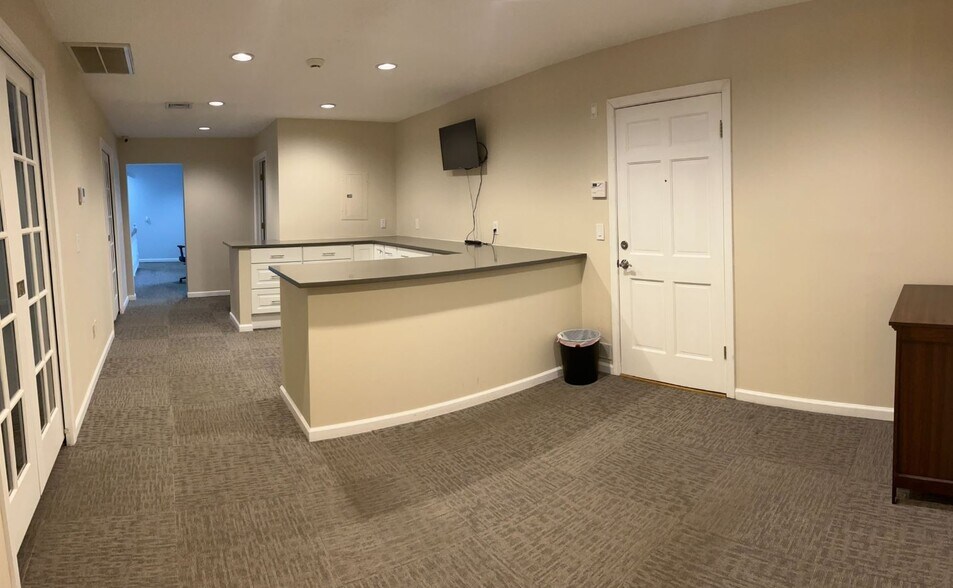 More Photos Of 39 Mill Plain Rd, Danbury Loft Creative Space For Lease