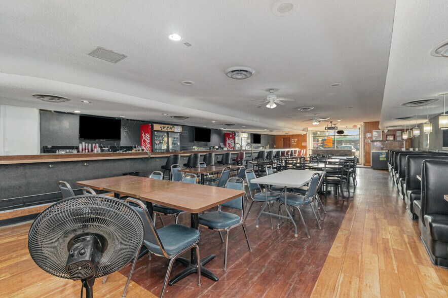 More Photos Of 1220 Rice St, Saint Paul Supermarket For Sale