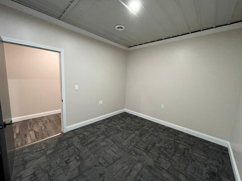 More Photos Of 1655 Plett Rd, Cadillac Office Residential For Lease