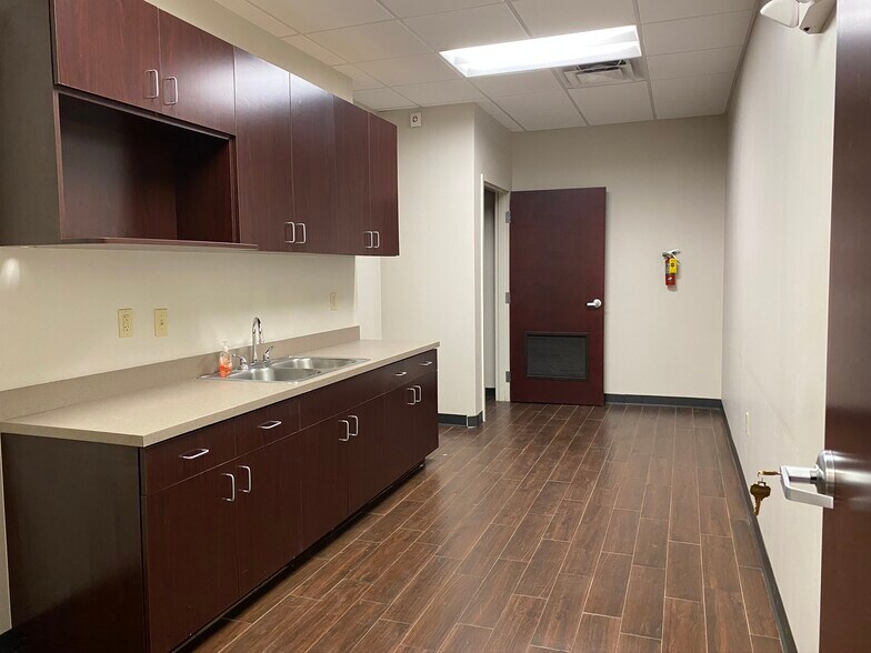 More Photos Of 4496 35th St, Orlando Light Manufacturing For Lease