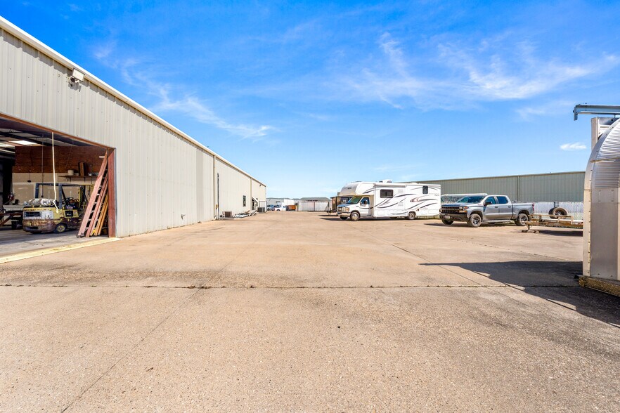 More Photos Of 110 Industrial Dr, Forney Showroom For Sale