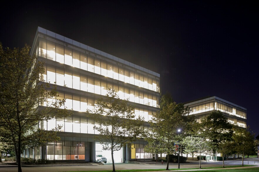 More Photos Of 20 Arena Way, East Hanover Unknown For Lease