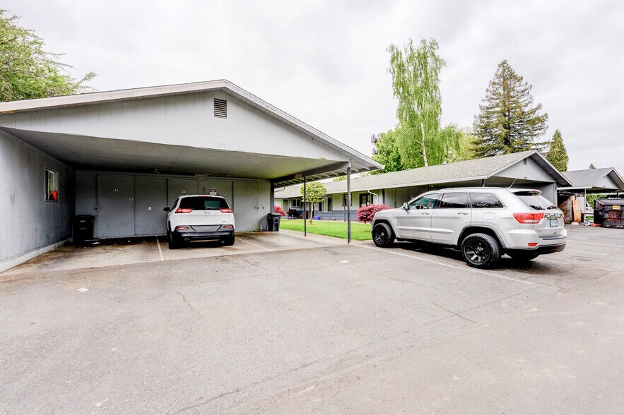 More Photos Of 1049 SE Walnut St, Hillsboro Apartments For Sale