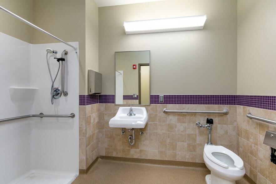 More Photos Of 1632 McCain Ln, Manhattan Sorority Fraternity House For Sale