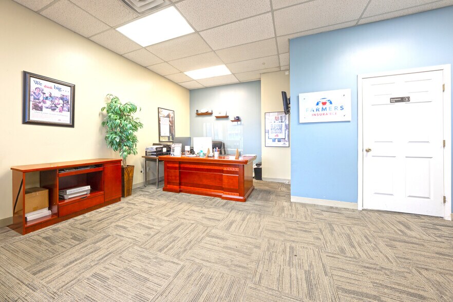 More Photos Of 2250 Pontiac Rd, Auburn Hills Office For Lease