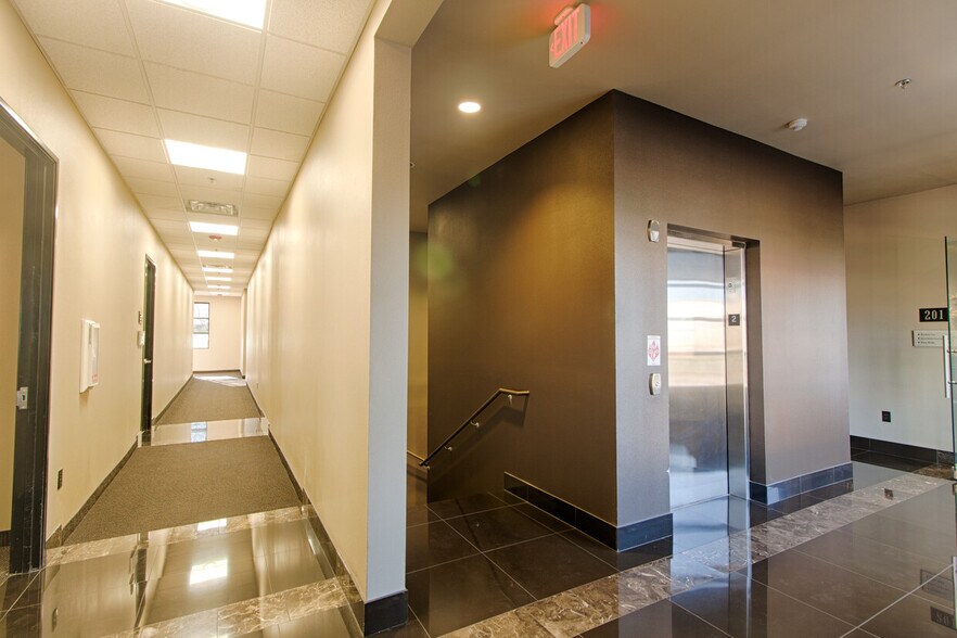 More Photos Of 50 S Stephanie St, Henderson Office For Lease