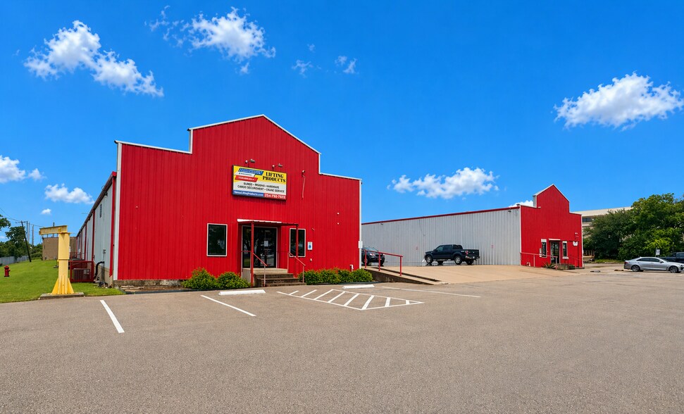 More Photos Of 5900 Franklin Ave, Waco Manufacturing For Lease