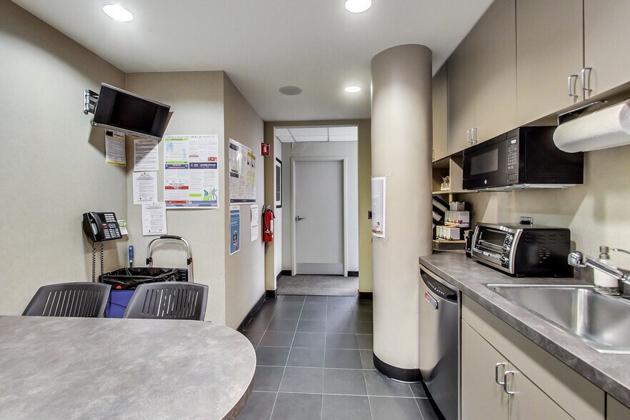 More Photos Of 212 E Ohio St, Chicago Office For Lease