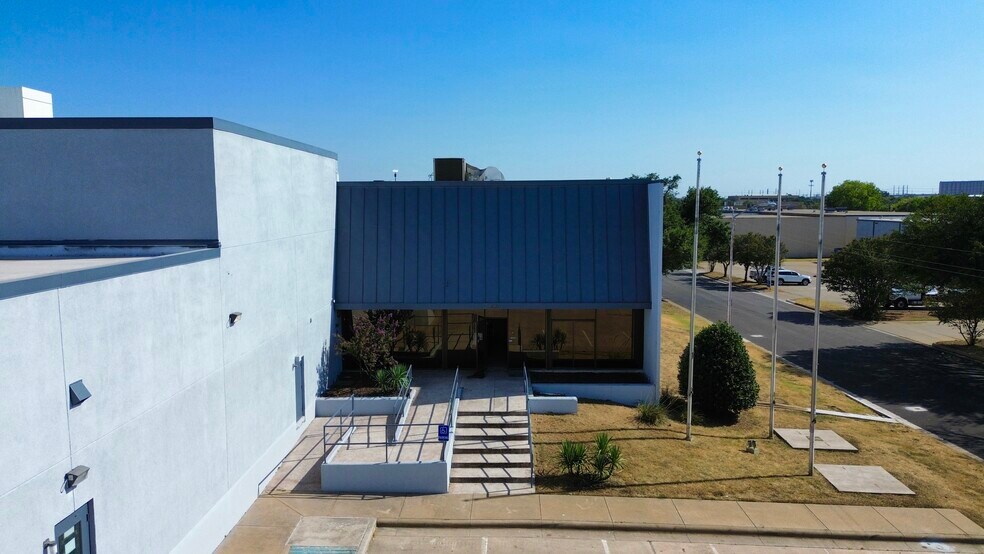 More Photos Of 5050 Rondo Dr, Fort Worth Warehouse For Lease