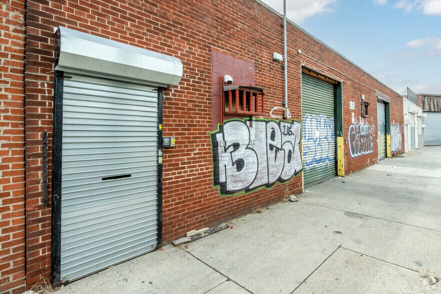 More Photos Of 8-12 Preston Ct, Brooklyn Warehouse For Lease