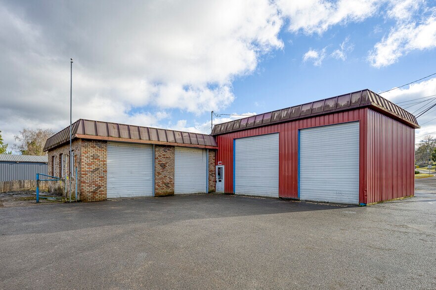 Primary Photo Of 452 SE Main St, Willamina Auto Repair For Sale