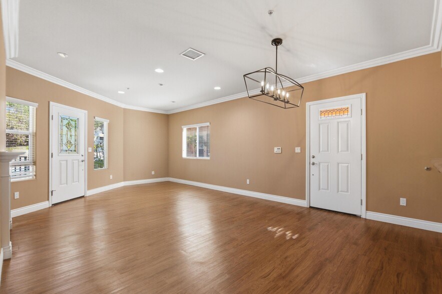 More Photos Of 1101 East Ave, Burbank Apartments For Sale