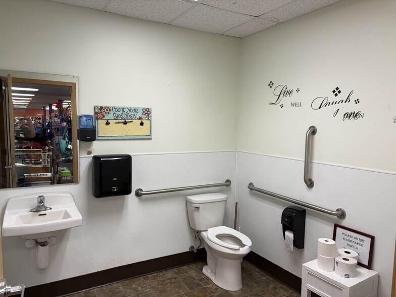 More Photos Of 1202 NW 4th St, Grand Rapids Freestanding For Sale