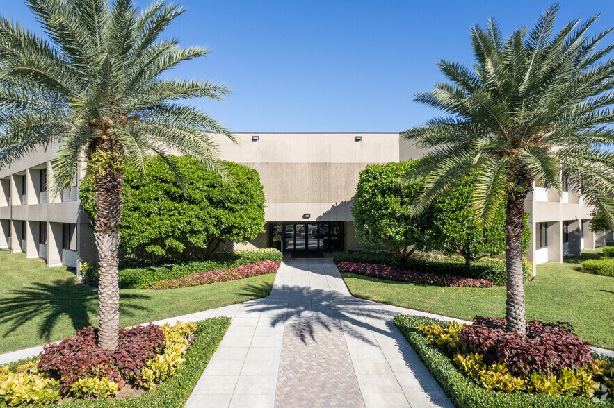 More Photos Of 7771 W Oakland Park Blvd, Fort Lauderdale Office For Lease