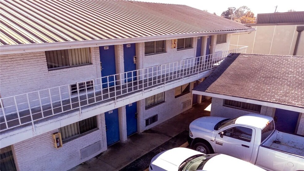 More Photos Of 520 S Jackson St, Jacksonville Hotel For Sale