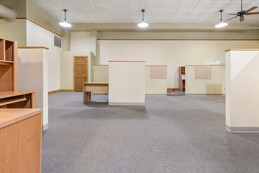 More Photos Of 111 W North Water St, New London Office For Lease