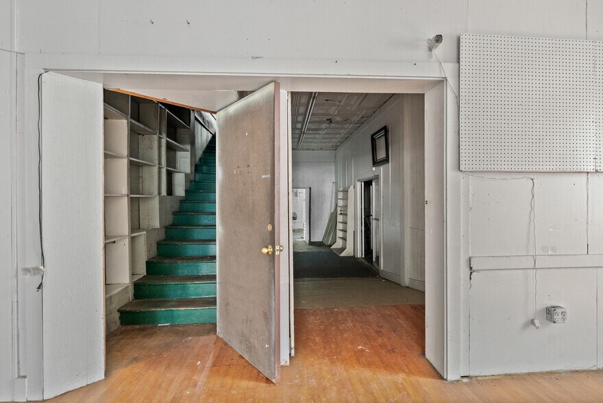 More Photos Of 1850 Church St, Appomattox Bar For Sale