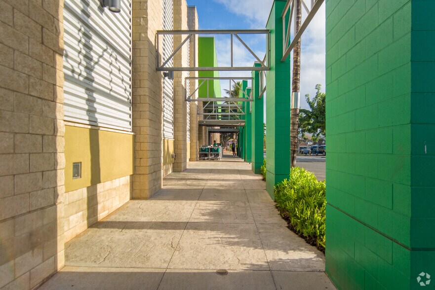 More Photos Of 1130-1150 Kuala St, Pearl City Restaurant For Lease