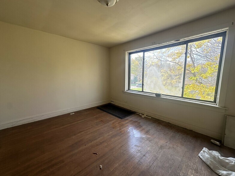 More Photos Of 9985 S Beverly Ave, Chicago Apartments For Sale