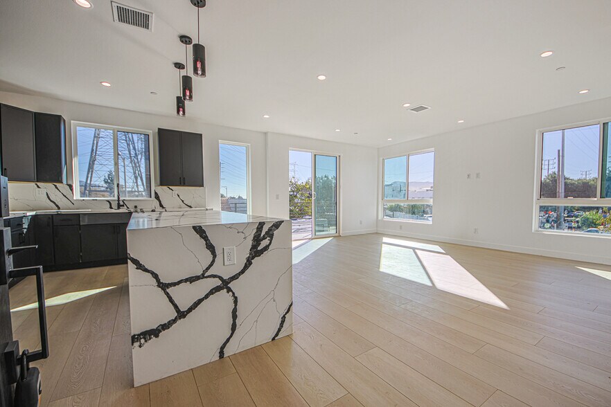 More Photos Of 5709 Auckland Ave, North Hollywood Apartments For Sale