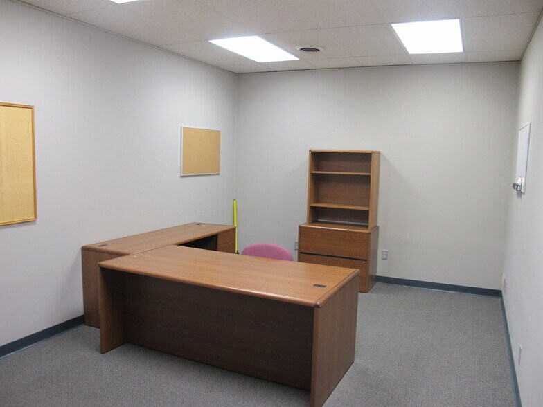 More Photos Of 3003 E Chestnut Expy, Springfield Office For Sale